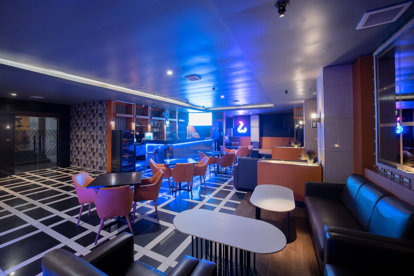Bar di malam hari